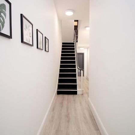 Fully Equipped Kitchen, Parking, City Centre Σουόνσι Εξωτερικό φωτογραφία