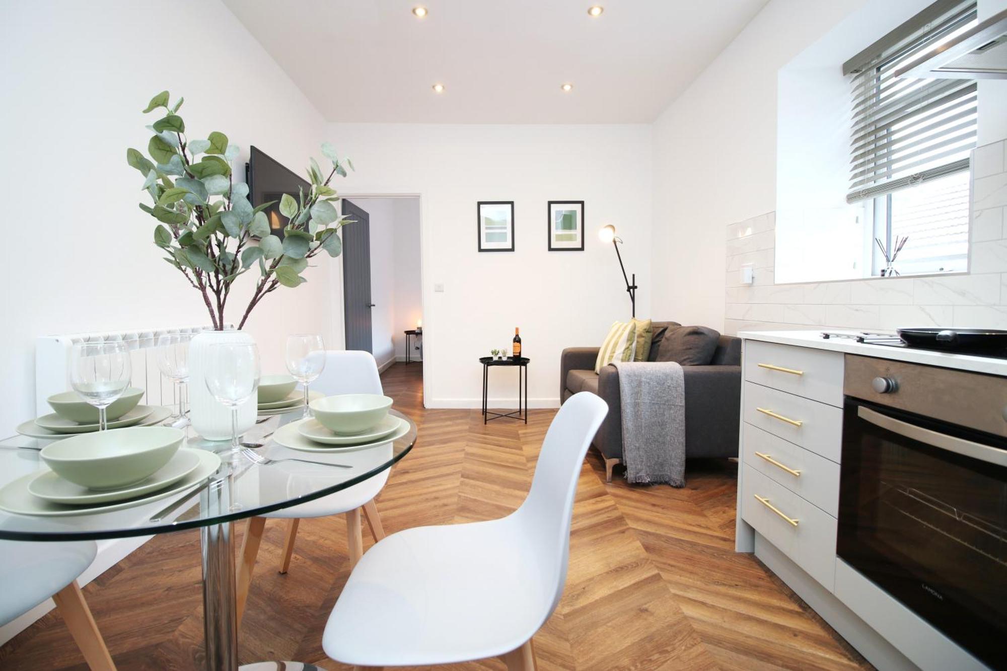 Fully Equipped Kitchen, Parking, City Centre Σουόνσι Εξωτερικό φωτογραφία