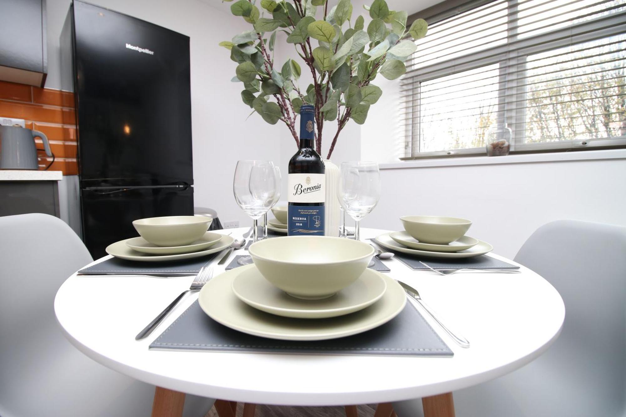 Fully Equipped Kitchen, Parking, City Centre Σουόνσι Εξωτερικό φωτογραφία