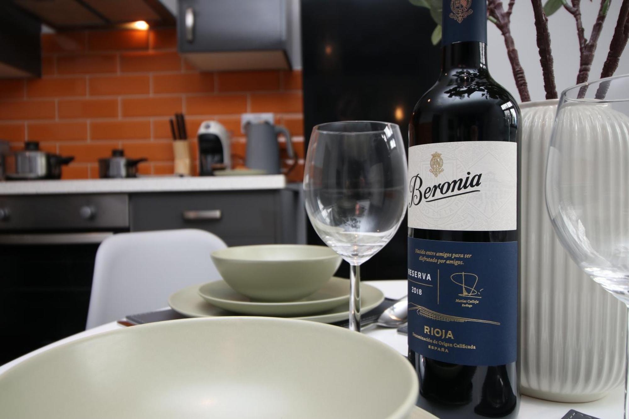Fully Equipped Kitchen, Parking, City Centre Σουόνσι Εξωτερικό φωτογραφία