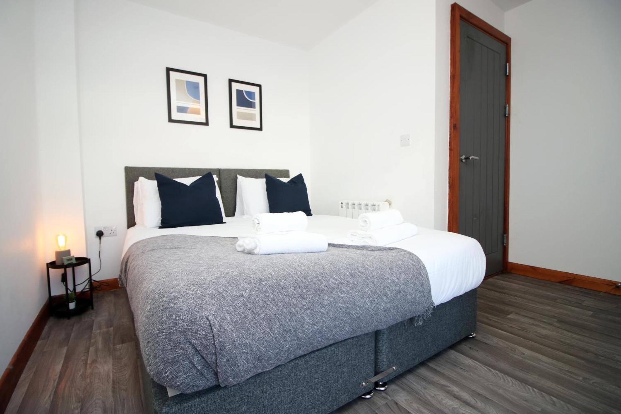 Fully Equipped Kitchen, Parking, City Centre Σουόνσι Εξωτερικό φωτογραφία