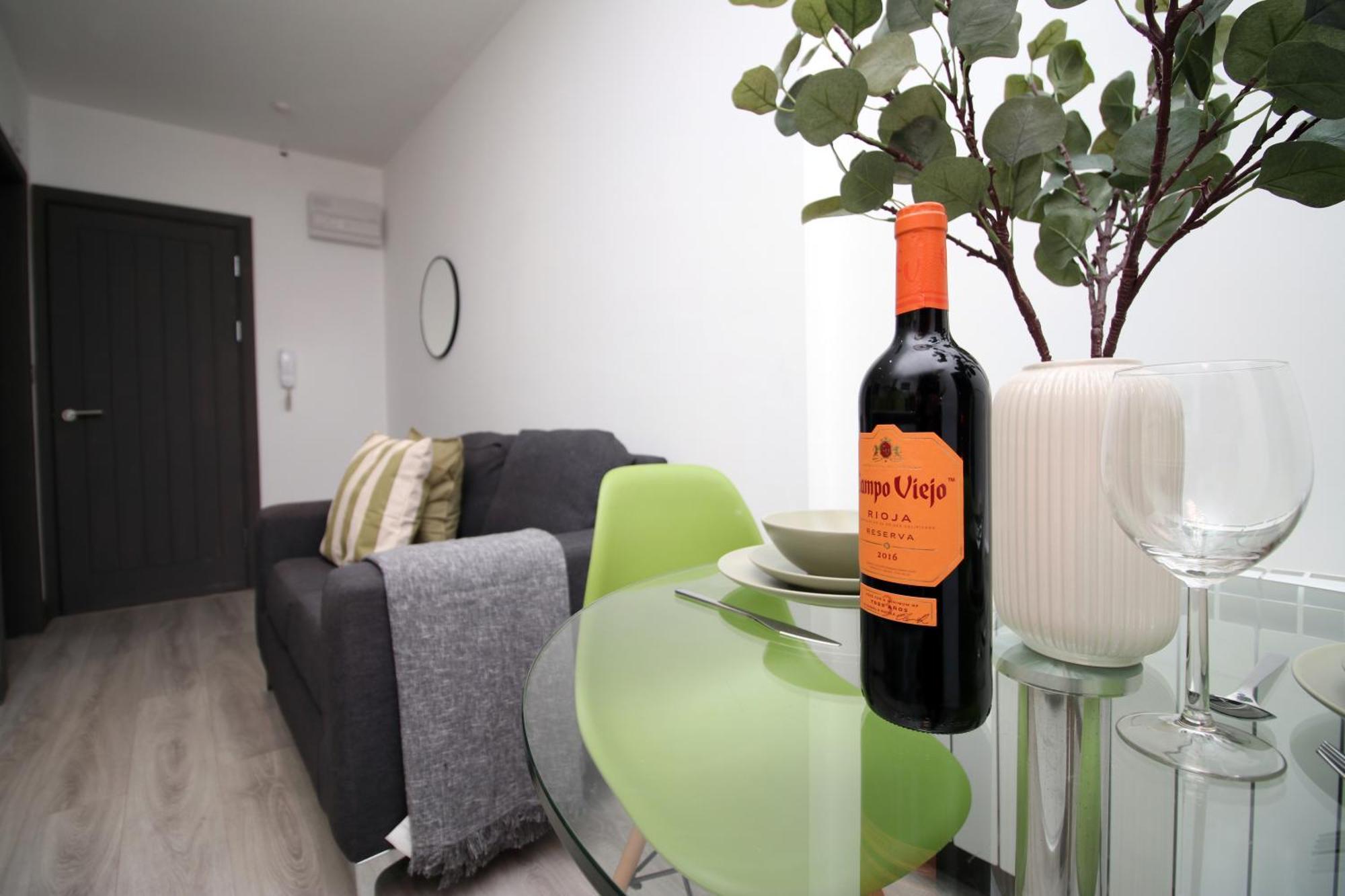 Fully Equipped Kitchen, Parking, City Centre Σουόνσι Εξωτερικό φωτογραφία