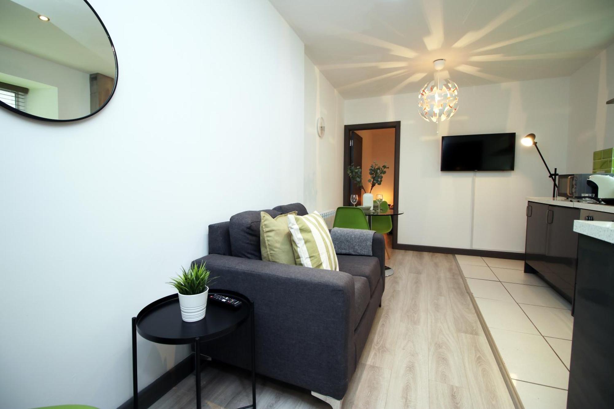 Fully Equipped Kitchen, Parking, City Centre Σουόνσι Εξωτερικό φωτογραφία