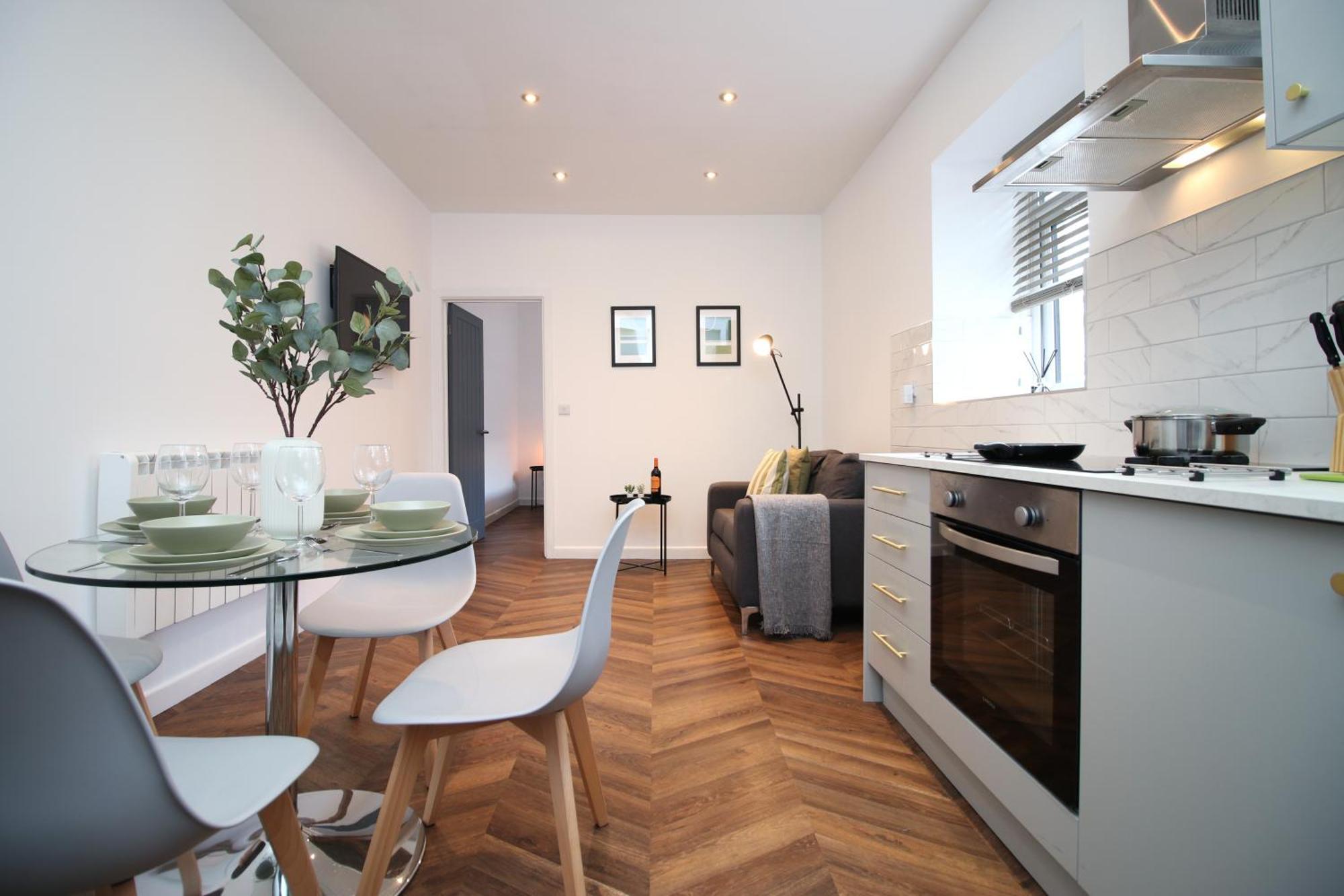 Fully Equipped Kitchen, Parking, City Centre Σουόνσι Εξωτερικό φωτογραφία