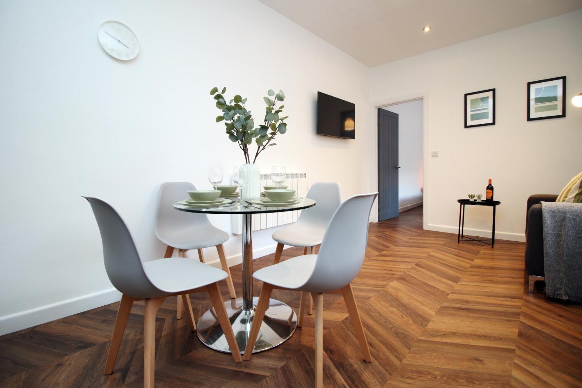 Fully Equipped Kitchen, Parking, City Centre Σουόνσι Εξωτερικό φωτογραφία