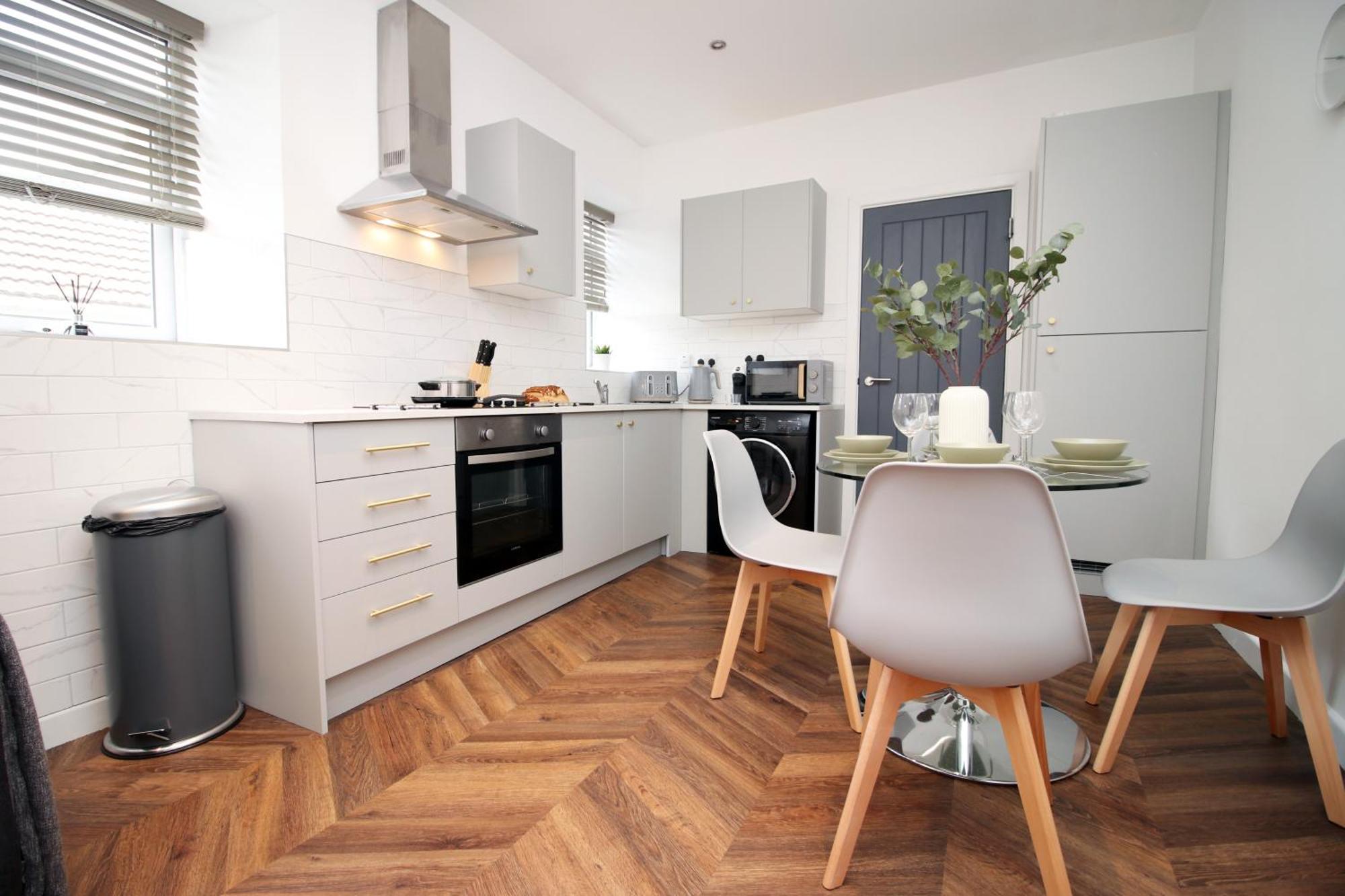 Fully Equipped Kitchen, Parking, City Centre Σουόνσι Εξωτερικό φωτογραφία
