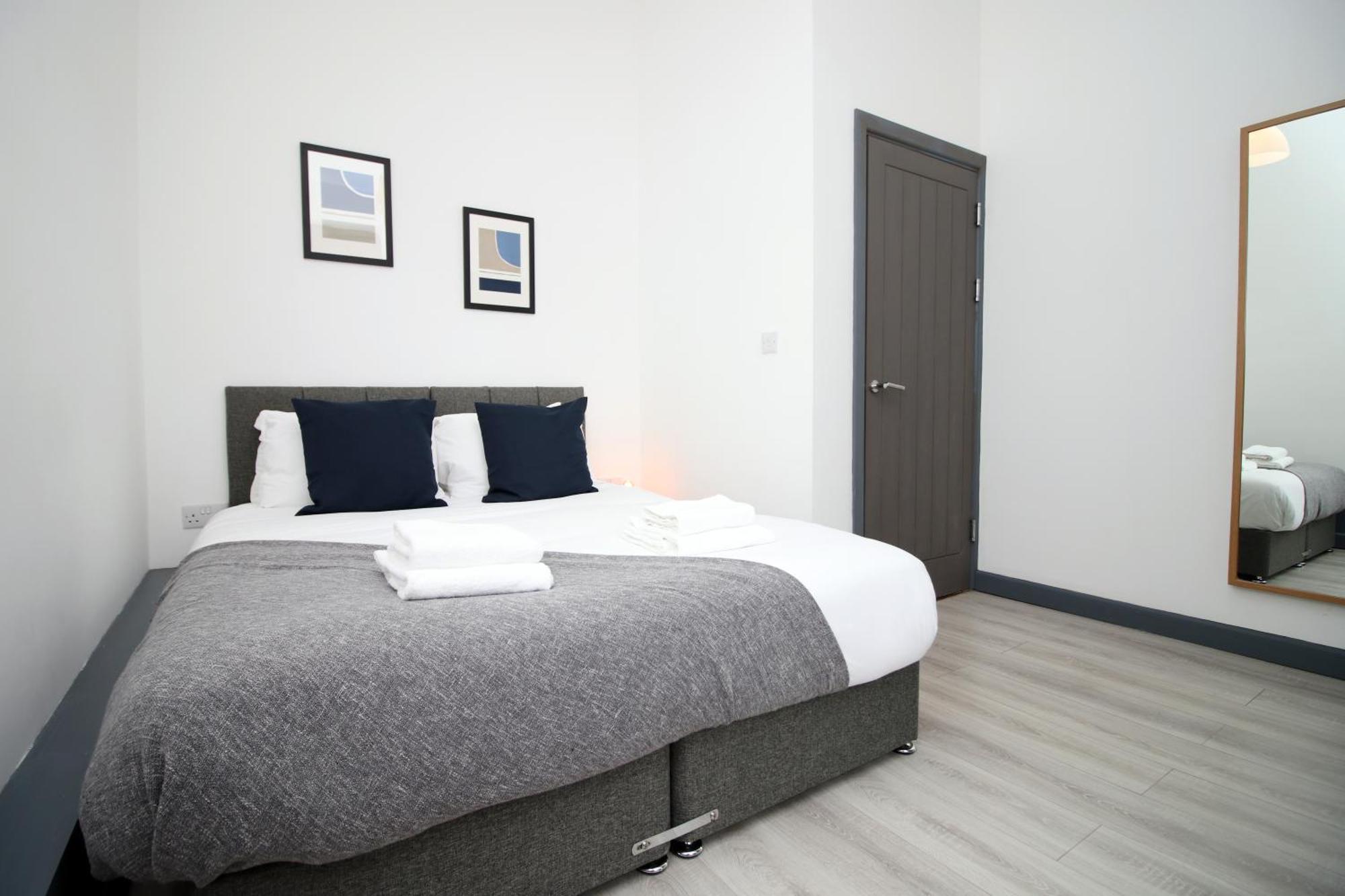 Fully Equipped Kitchen, Parking, City Centre Σουόνσι Εξωτερικό φωτογραφία