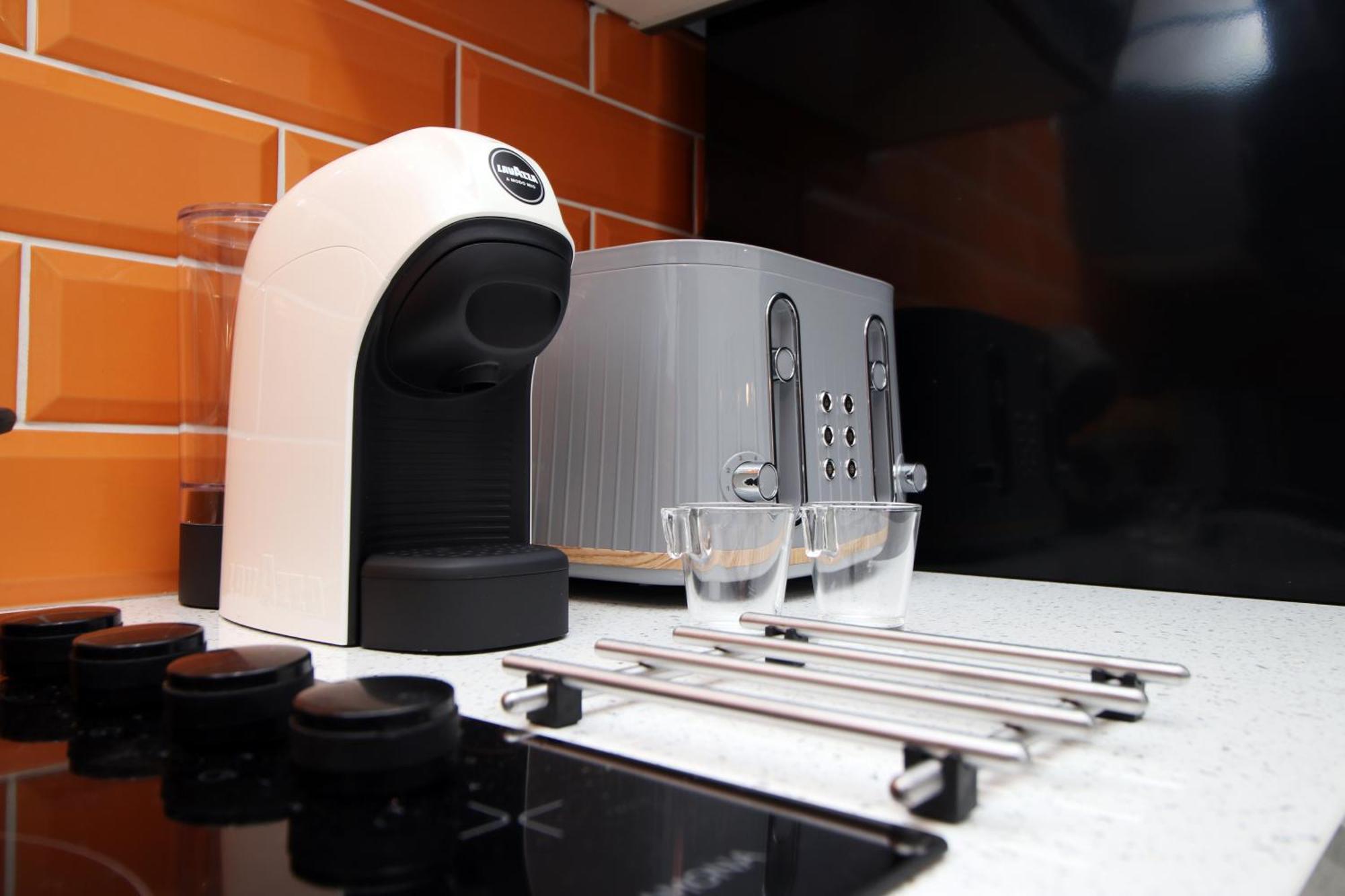 Fully Equipped Kitchen, Parking, City Centre Σουόνσι Εξωτερικό φωτογραφία