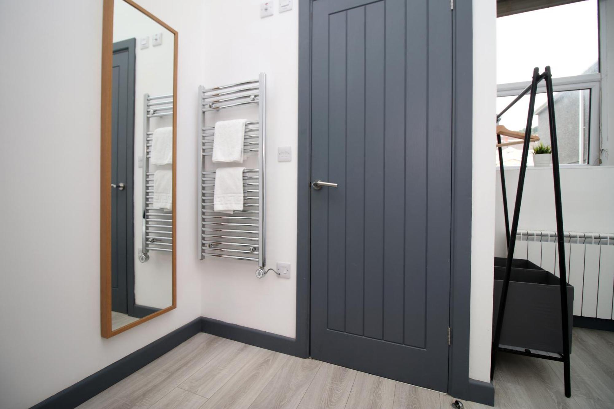 Fully Equipped Kitchen, Parking, City Centre Σουόνσι Εξωτερικό φωτογραφία