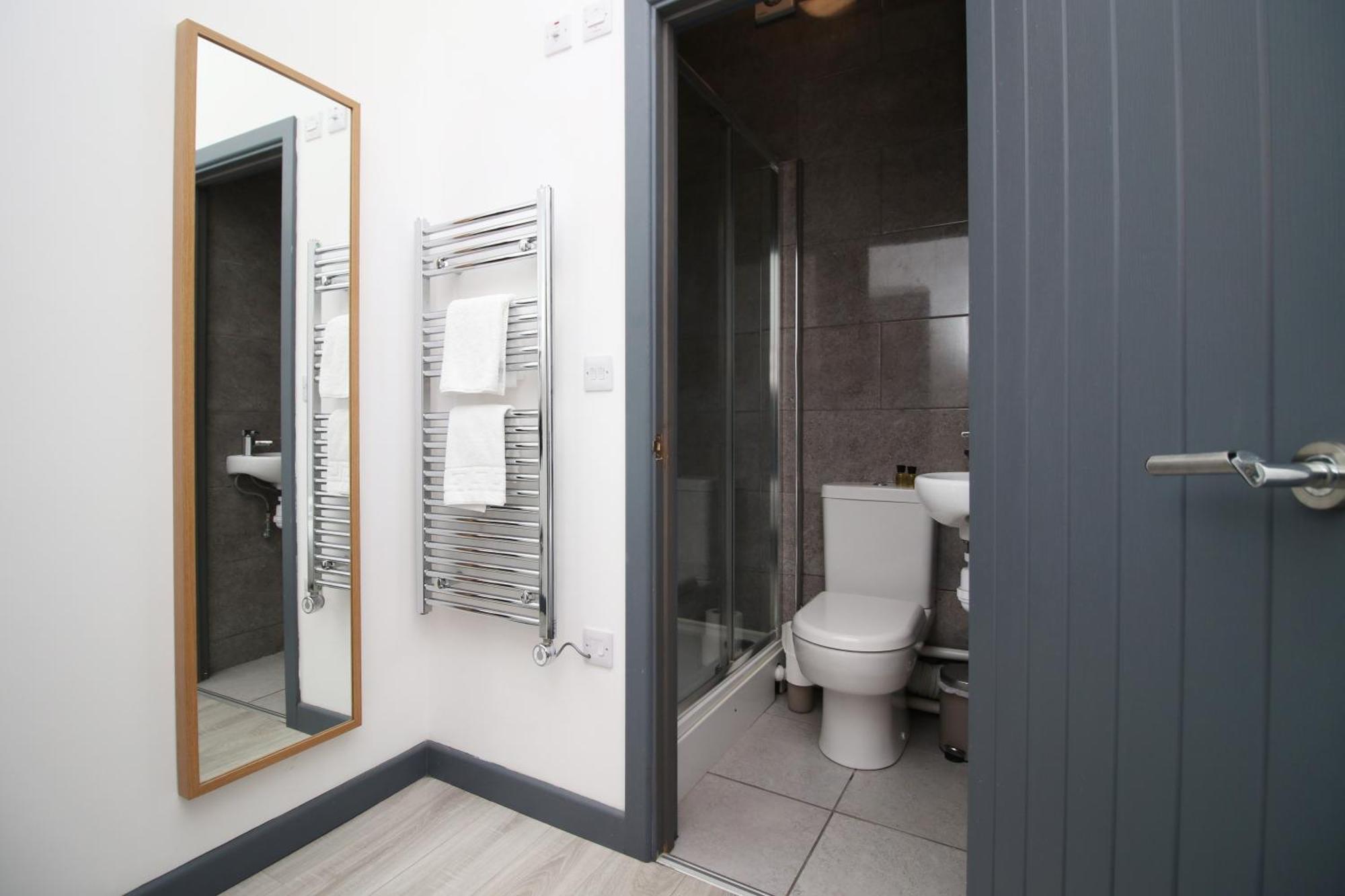 Fully Equipped Kitchen, Parking, City Centre Σουόνσι Εξωτερικό φωτογραφία
