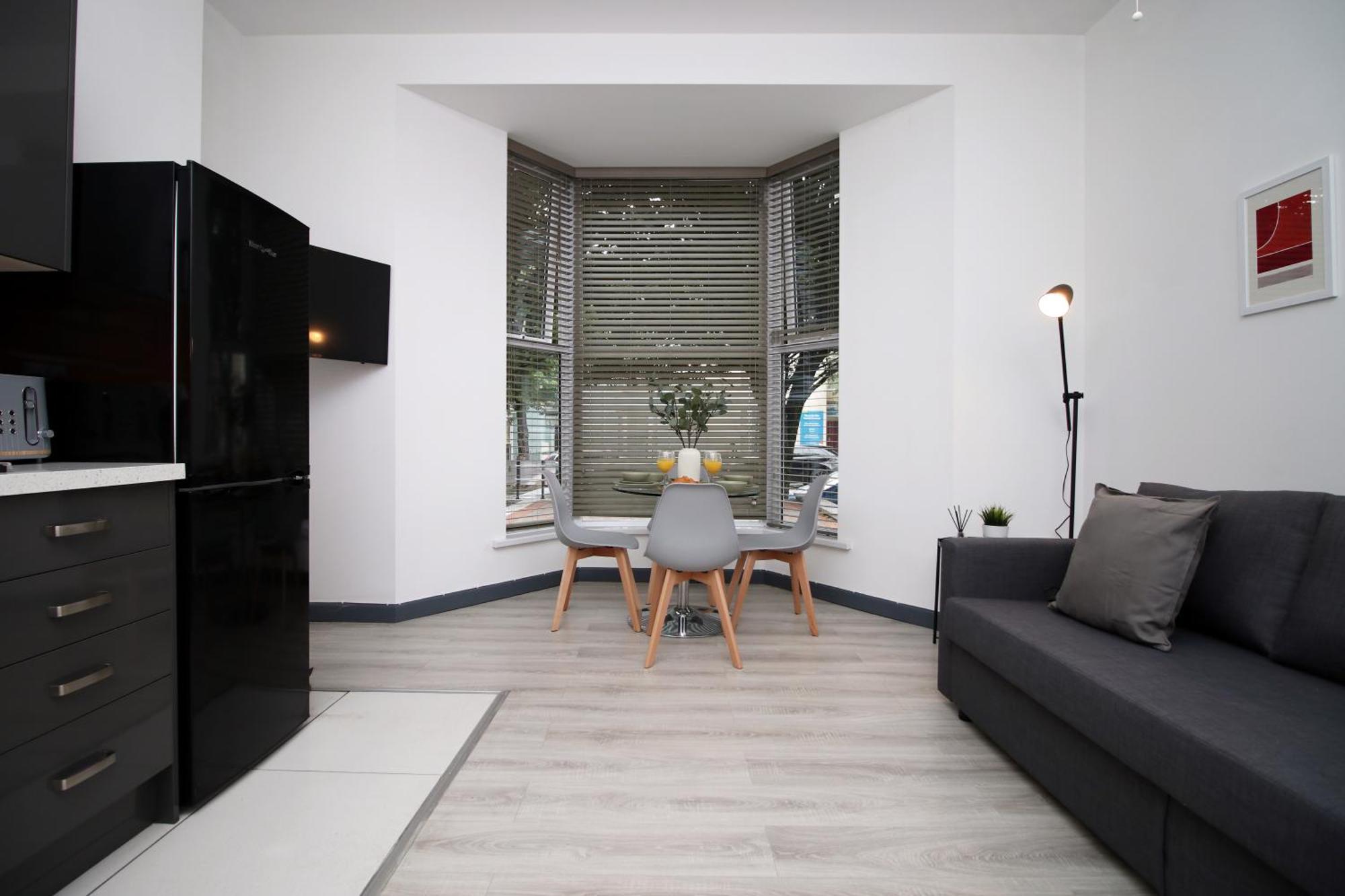 Fully Equipped Kitchen, Parking, City Centre Σουόνσι Εξωτερικό φωτογραφία