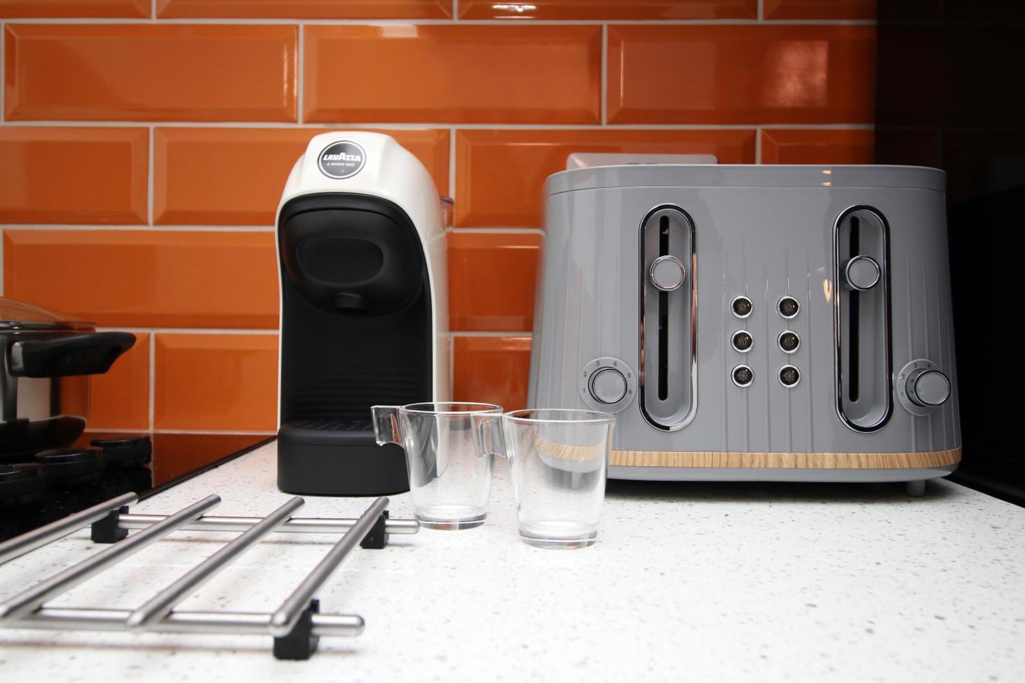 Fully Equipped Kitchen, Parking, City Centre Σουόνσι Εξωτερικό φωτογραφία