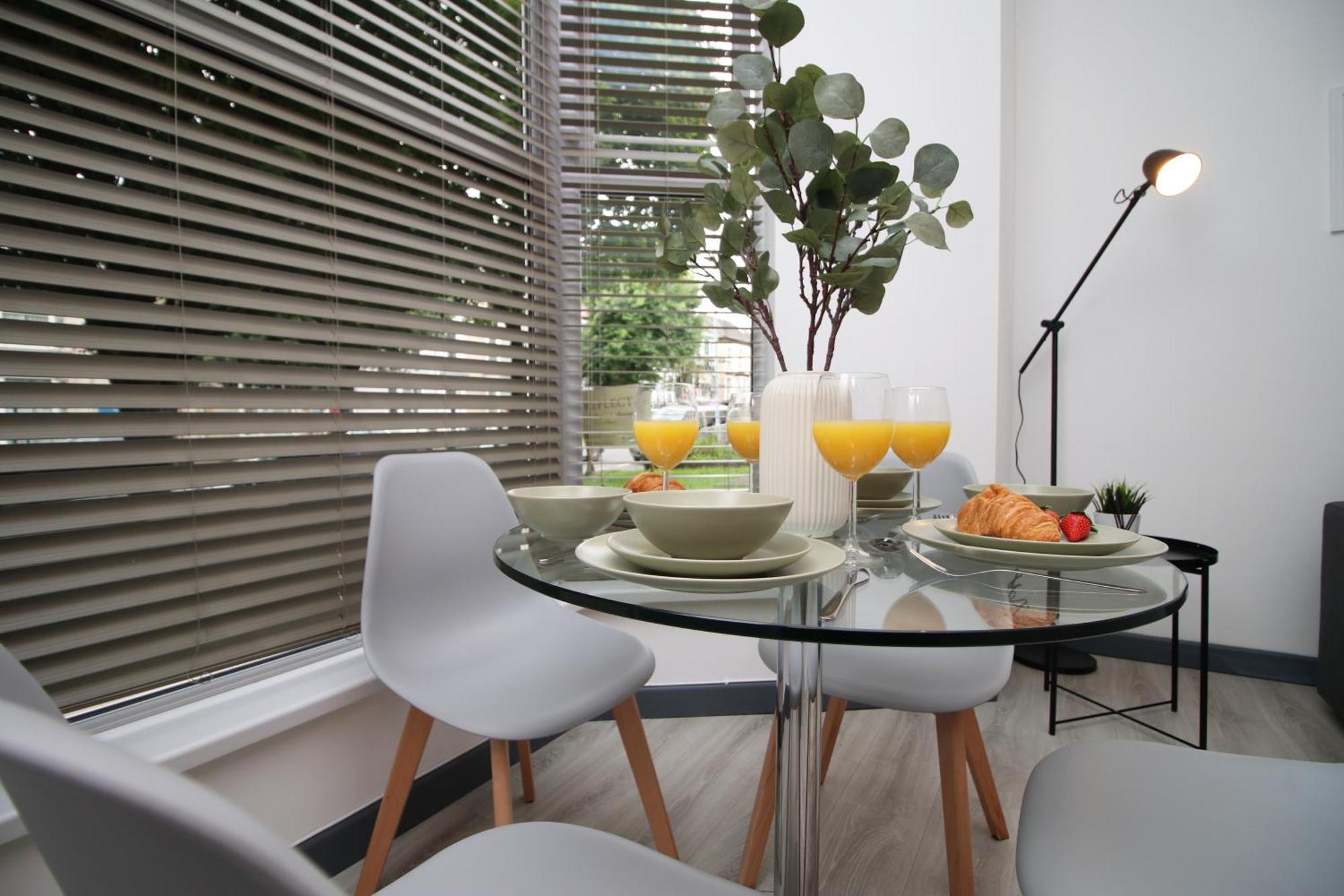 Fully Equipped Kitchen, Parking, City Centre Σουόνσι Εξωτερικό φωτογραφία