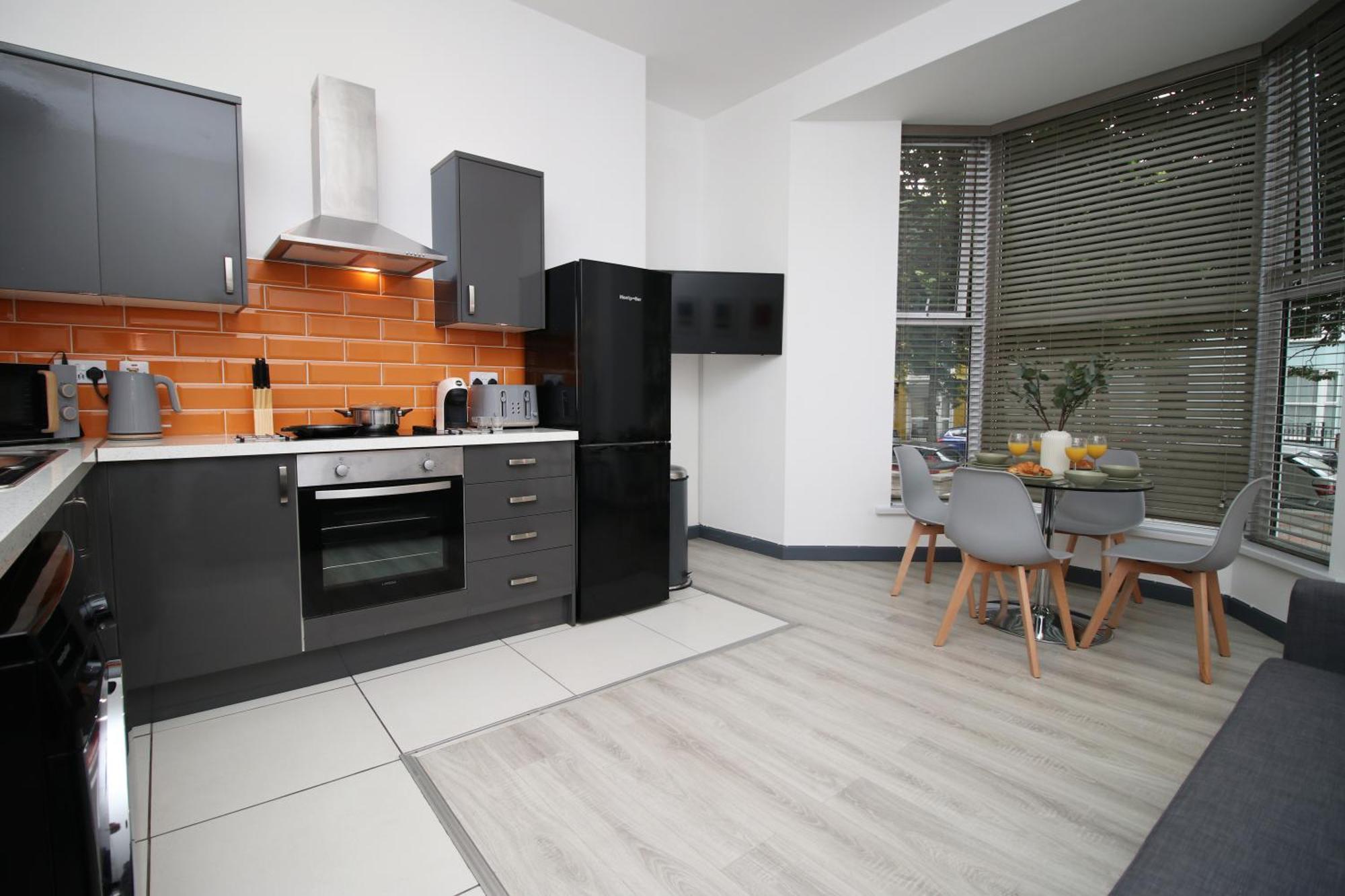 Fully Equipped Kitchen, Parking, City Centre Σουόνσι Εξωτερικό φωτογραφία