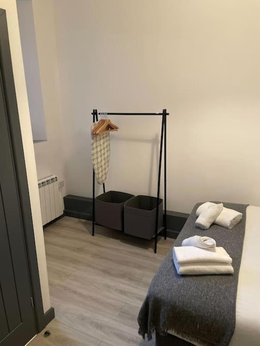 Fully Equipped Kitchen, Parking, City Centre Σουόνσι Εξωτερικό φωτογραφία